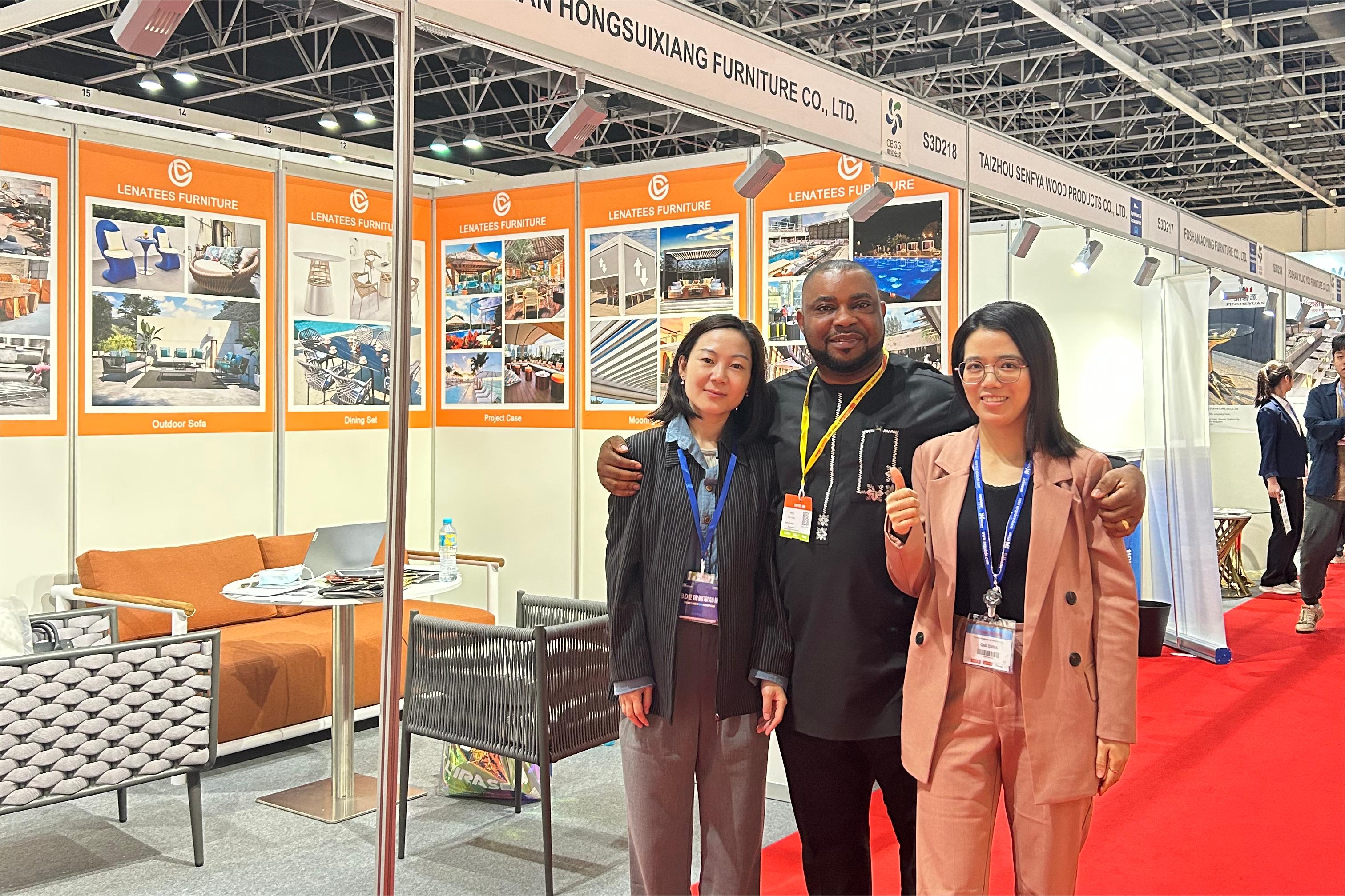 Estimados entusiastas de los muebles, se ha abierto la exposición de muebles de Dubai, y Hongsuixiang Furniture tiene el honor de participar, presentando nuevos productos para el hogar.